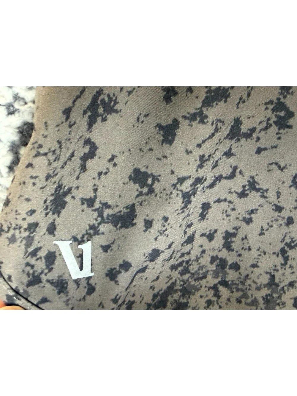 Vuori Womens Running Shorts Medium Gray Navy Abstract Print Lined Zip Pocket